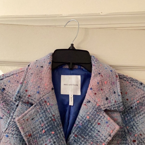 Double breasted wool blend coat with matching belt. - Picture 6 of 6